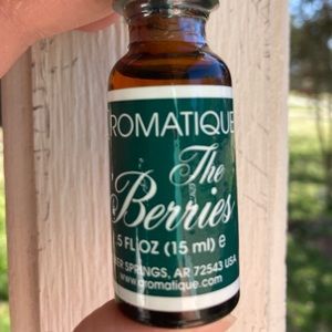 Aromatique The Berries potpourri refresher oils lot of 6 0.5 ounce bottles